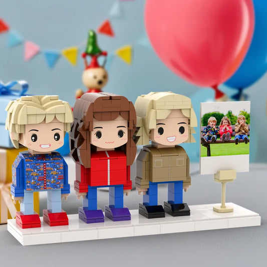 Persoonlijke trio brick foto lijst van MadeMine met ruimte voor drie foto's, decoratief en uniek geschenk voor geliefden.
