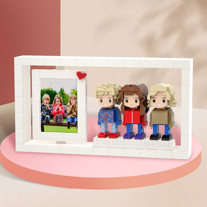 MadeMine creative children's growth record photo frame with customizable brick figures for three people, showcasing a full-body design.