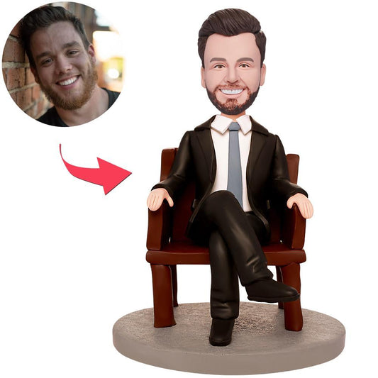 Gepersonaliseerde Business Mogul bobblehead van MadeMine met gegraveerde tekst, gedetailleerde hoofdfiguur en zakelijke uitstraling