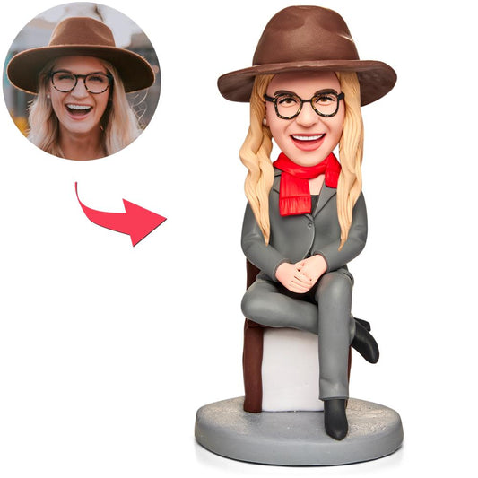 Persoonlijke vrouwelijke professor bobblehead vasthoudt appel en boek met gegraveerde tekst, uniek cadeau van MadeMine.