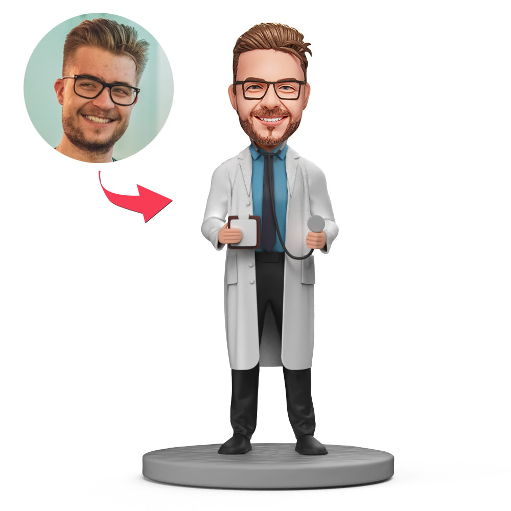 Gelemanne bobblehead met stethoscoop en medische dossiers, gemaakt door MadeMine, met gegraveerde tekst.