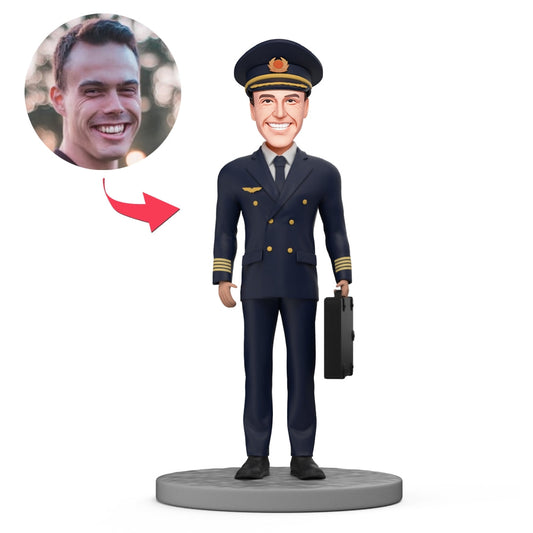 Lieve MadeMine bobblehead van een vliegtuigpiloot in uniform, met beweegbare hoofd en gedetailleerd ontwerp