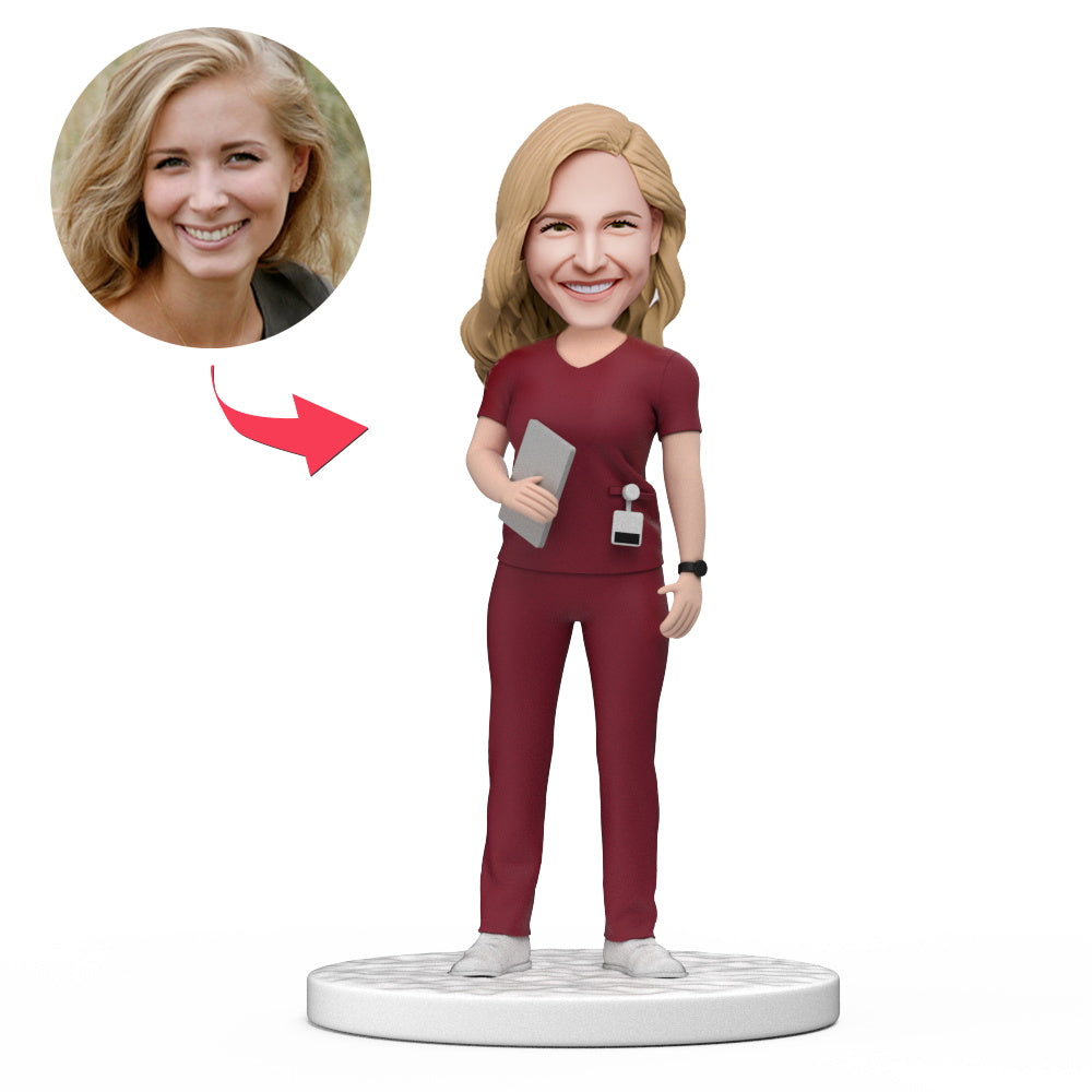 Persoonlijke vrouwelijke arts bobblehead in rood met tablet, draagt een doktersjas, voor nationale Doktersdag, gemaakt door MadeMine