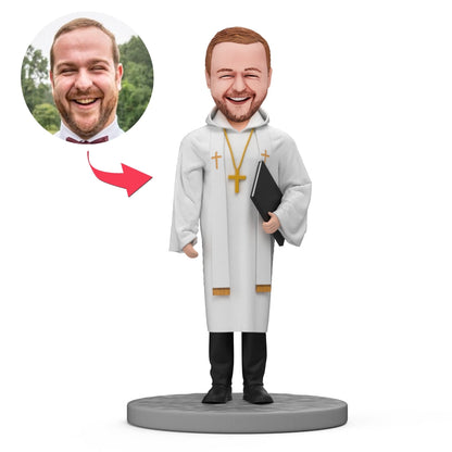 Leuke MadeMine bobblehead van een trouwambtenaar in officiële kleding, met gedetailleerde gezichtsexpressie en trouwaccessoires.