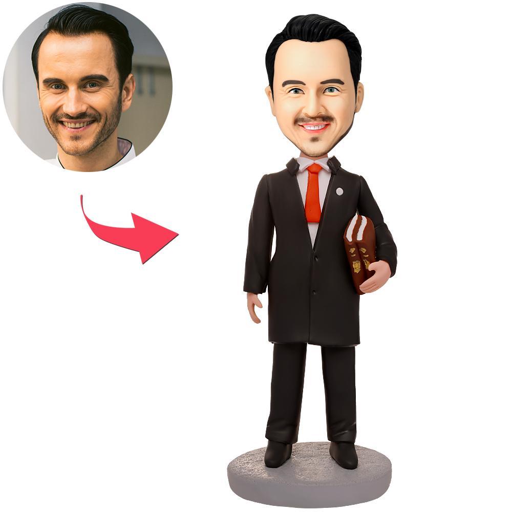 Mannelijke advocaat met boek en gegraveerde tekst, MadeMine bobblehead, gedetailleerd en realistisch, perfect voor juridische professionals.