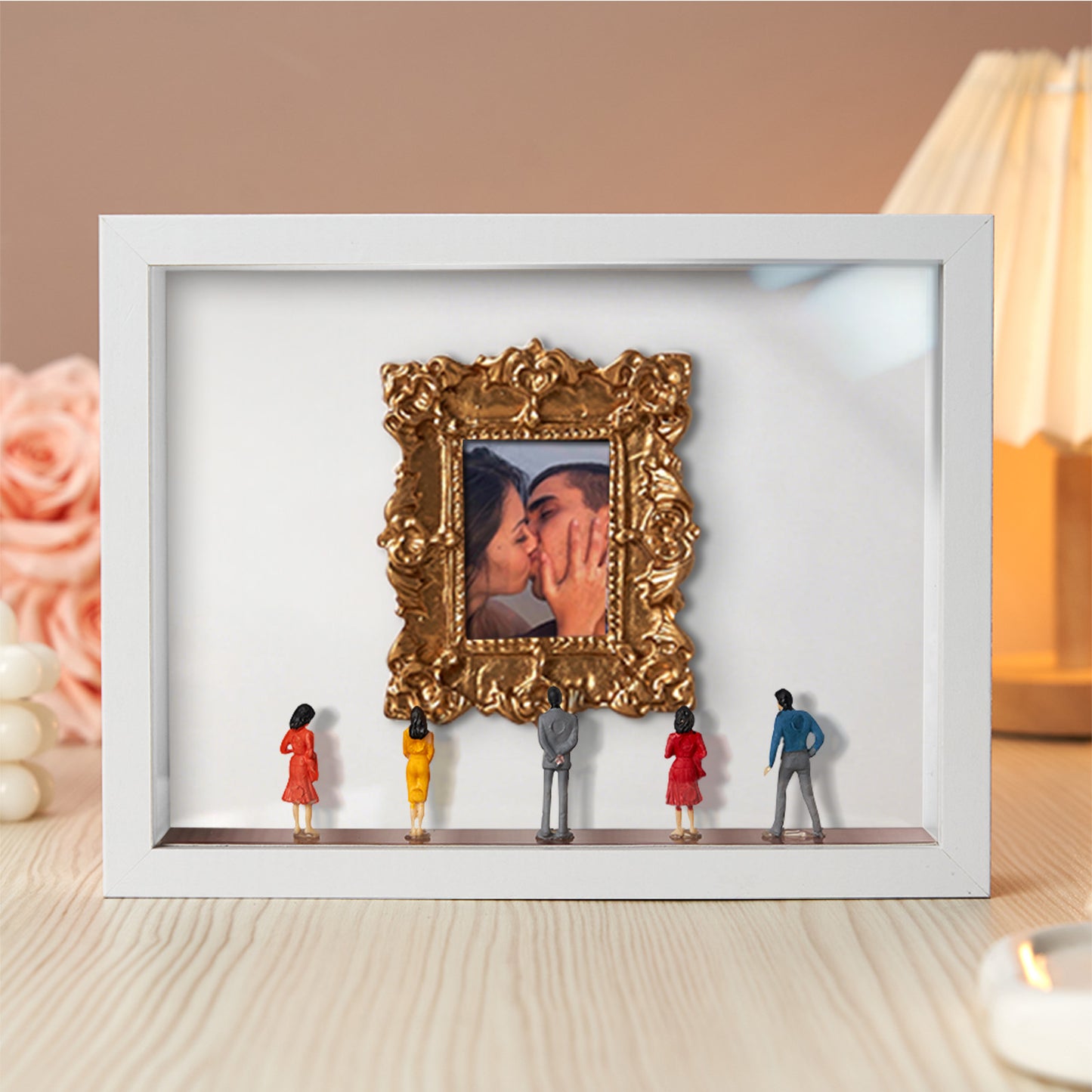 Miniature personalized couple's gift from MadeMine with white frame and spotlights, featuring a cute museum-themed design.