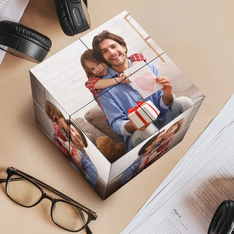 MadeMine personalized photo cube with wooden base, infinity folding multiphoto display, ideal for custom gift and Father's Day celebration.