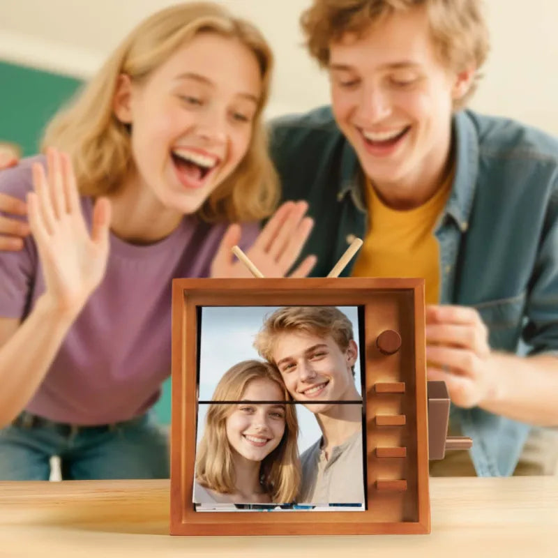 MadeMine large 16x16 cm photo flipbook frame with hand-cranked animation and built-in light for personalized gifts.